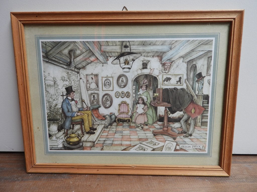 Anton Pieck Prent in Houten Lijst - De fotograaf, 1960 tot 1980, Gebruikt, Ophalen of Verzenden, Prent