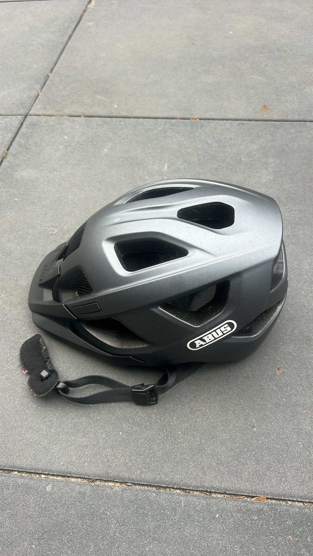 ABUS Aduro 3.0 fietshelm, Fietsen en Brommers, Fietsaccessoires | Fietshelmen, Ophalen, Zo goed als nieuw, M, Heer of Dame