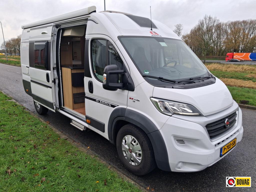 Adria Twin 640 SPX Trekhaak/Zonnepaneel, Caravans en Kamperen, Campers, Standaard zit, Ringverwarming, Fiat, Bedrijf