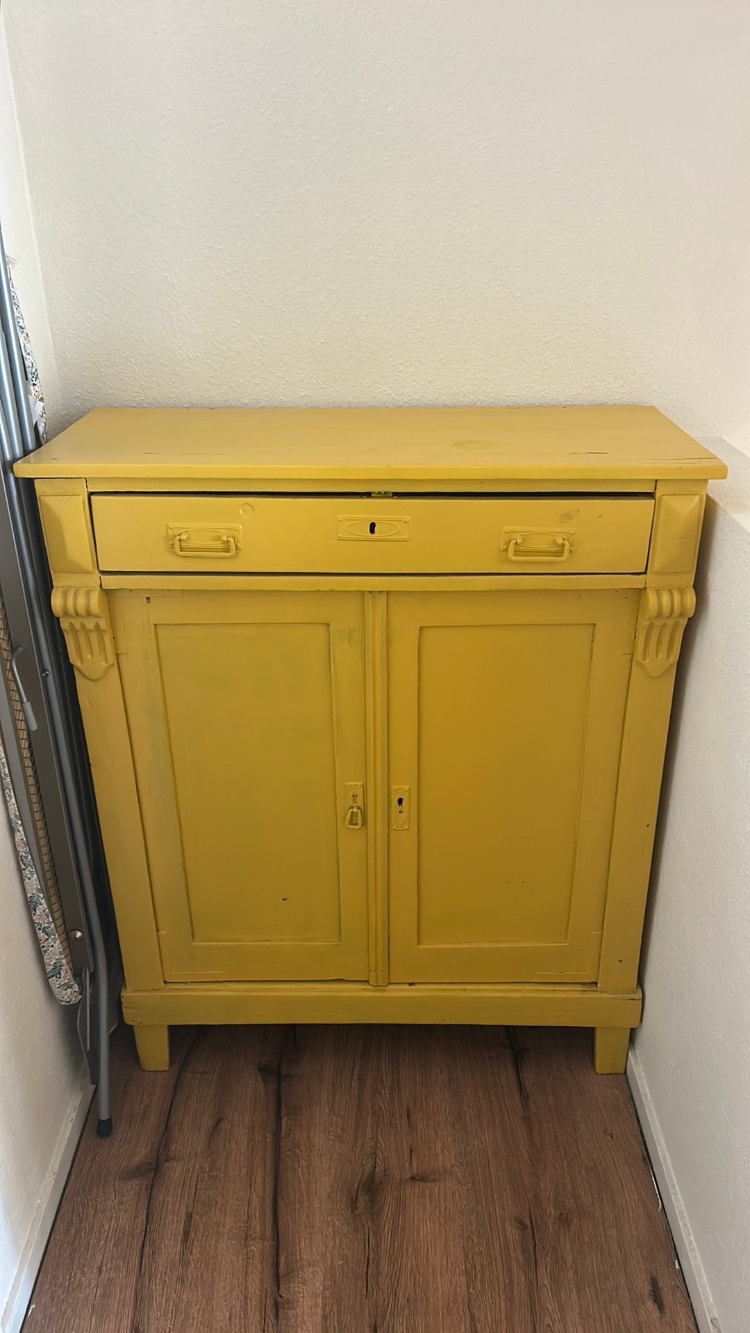 Gele kast, Ophalen, Gebruikt