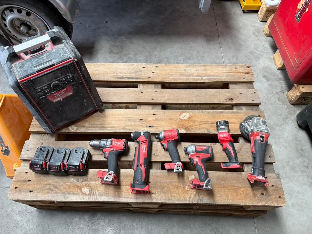 Partij milwaukee gereedschap, Ophalen, Zo goed als nieuw, Boormachine