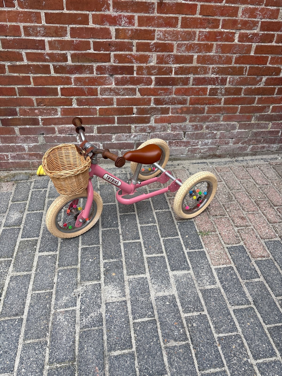 Trybike loopfiets roze met mandje, 1 lekke band, Ophalen, Gebruikt, Loopfiets