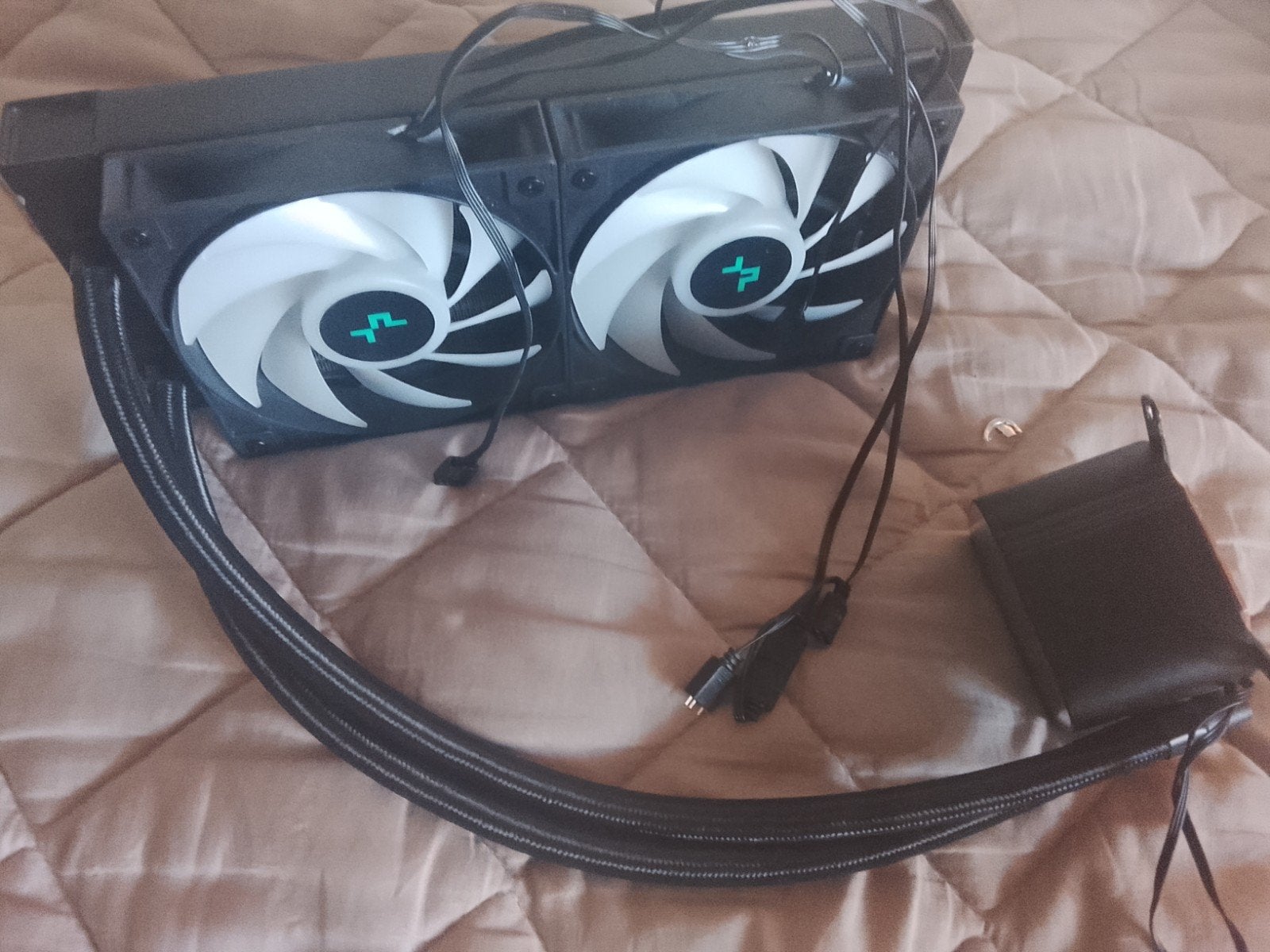 Trust waterkoeling en be quiet! luchtkoeler - Gaming koeling, Computers en Software, Ophalen, Gebruikt, Waterkoeling