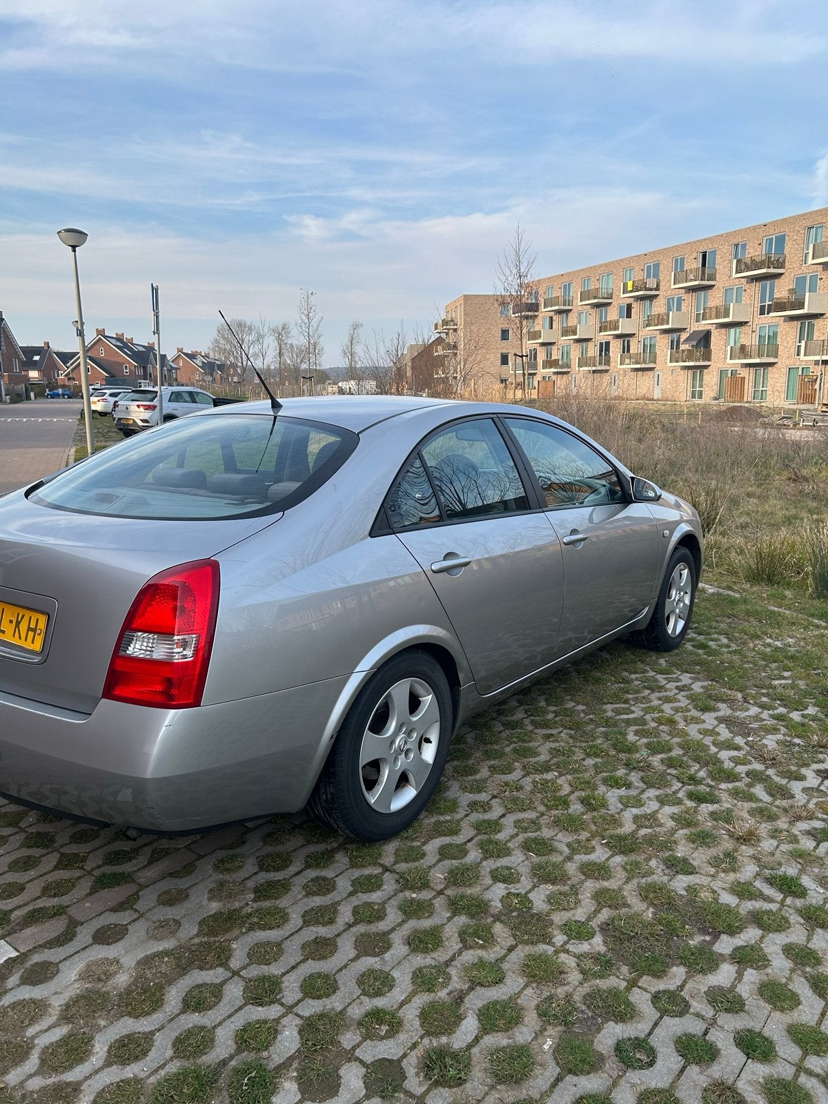 Nissan Primera 1.8 SDN 2003 Grijs, Auto's, Nissan, Voorwielaandrijving, 4 cilinders, Handgeschakeld, 115 pk