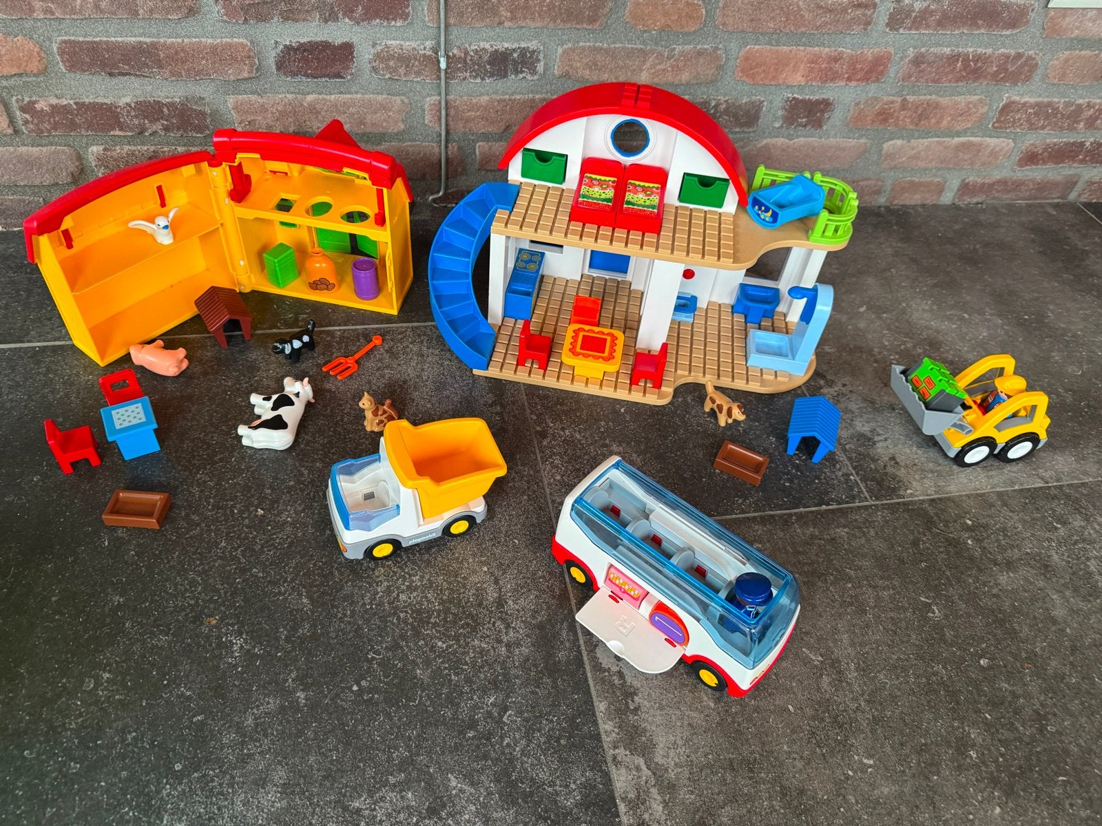 Grote Playmobil 1-2-3 set: Boerderij, Huis, Bus & Graafmachi, Ophalen of Verzenden, Zo goed als nieuw, Complete set