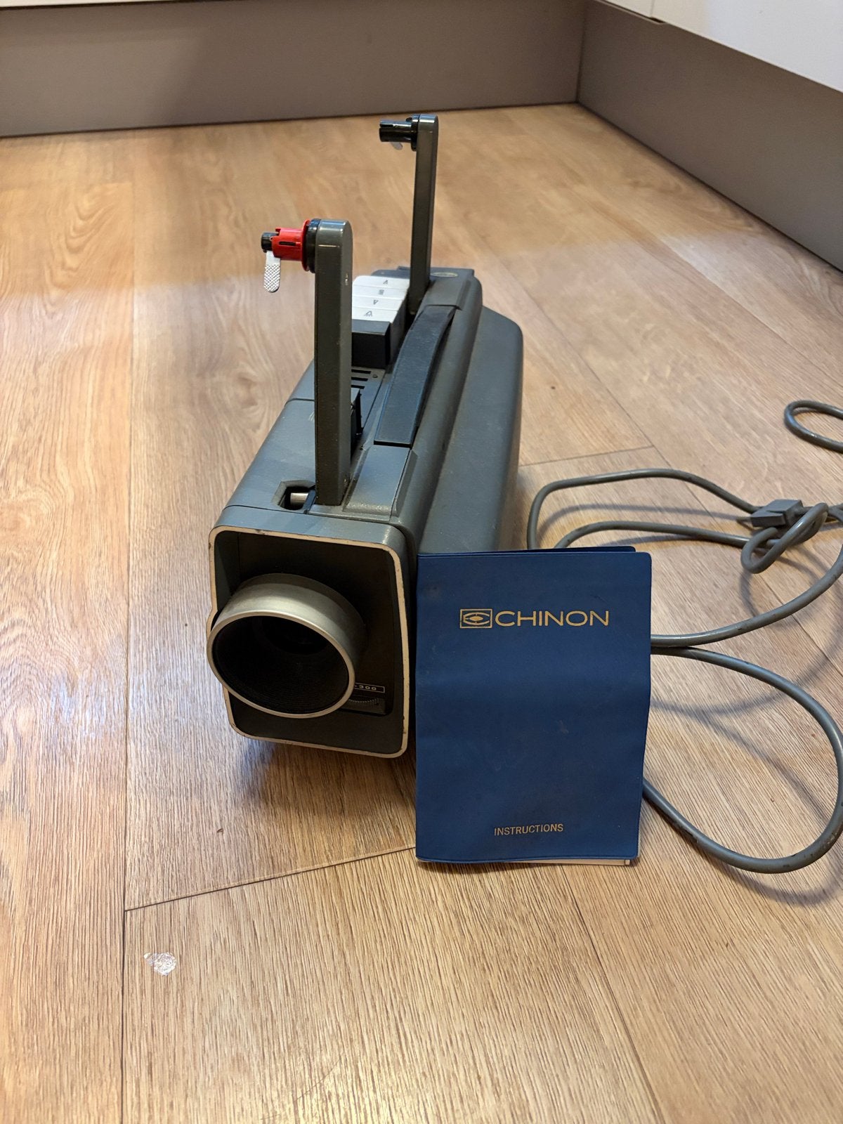 Vintage Chinon C-300 Super 8 Filmprojector met handleiding, Audio, Tv en Foto, Filmrollen, Verzenden, 8mm film