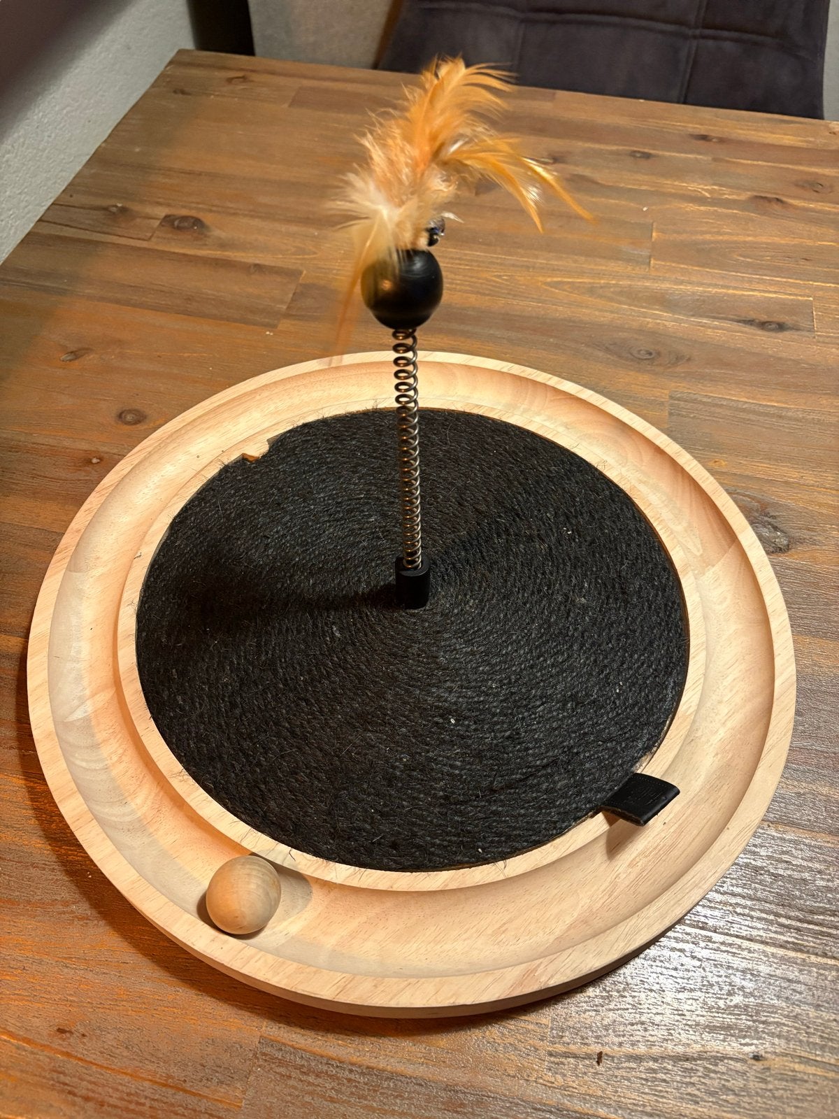 Designed by lotte idah krabmeubel met balletje, veer en bel, Ophalen of Verzenden, Zo goed als nieuw