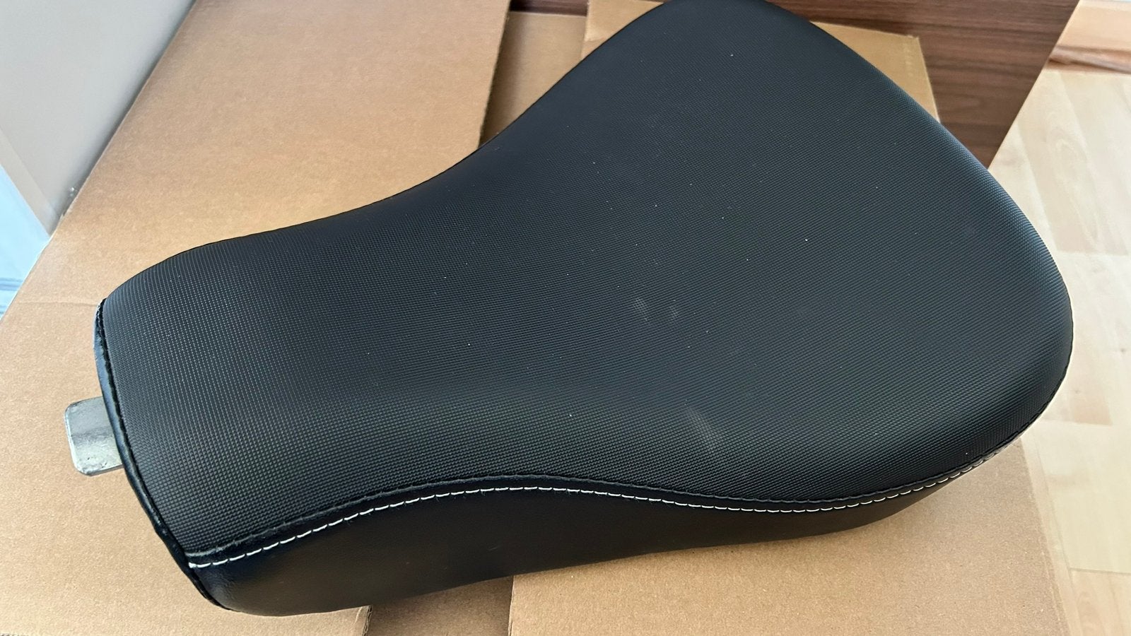 HD Sportster OEM solo zadel, Ophalen of Verzenden, Gebruikt