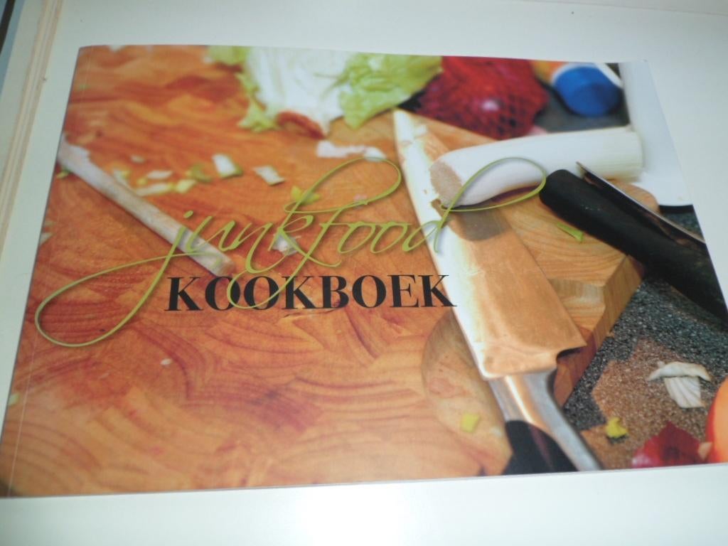 Junkfood kookboek - Arjan Noteboom & Adri Hulshoff, Ophalen of Verzenden, Zo goed als nieuw