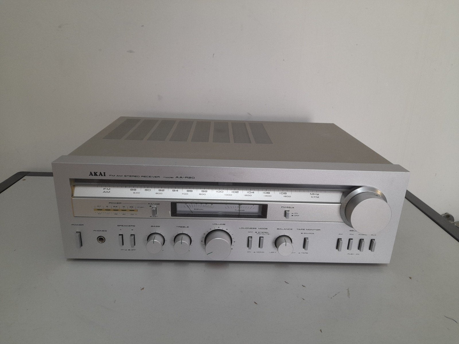 Vintage AKAI FM AM Stereo Receiver AA-R20, Overige merken, Gebruikt, Ophalen of Verzenden, Minder dan 60 watt