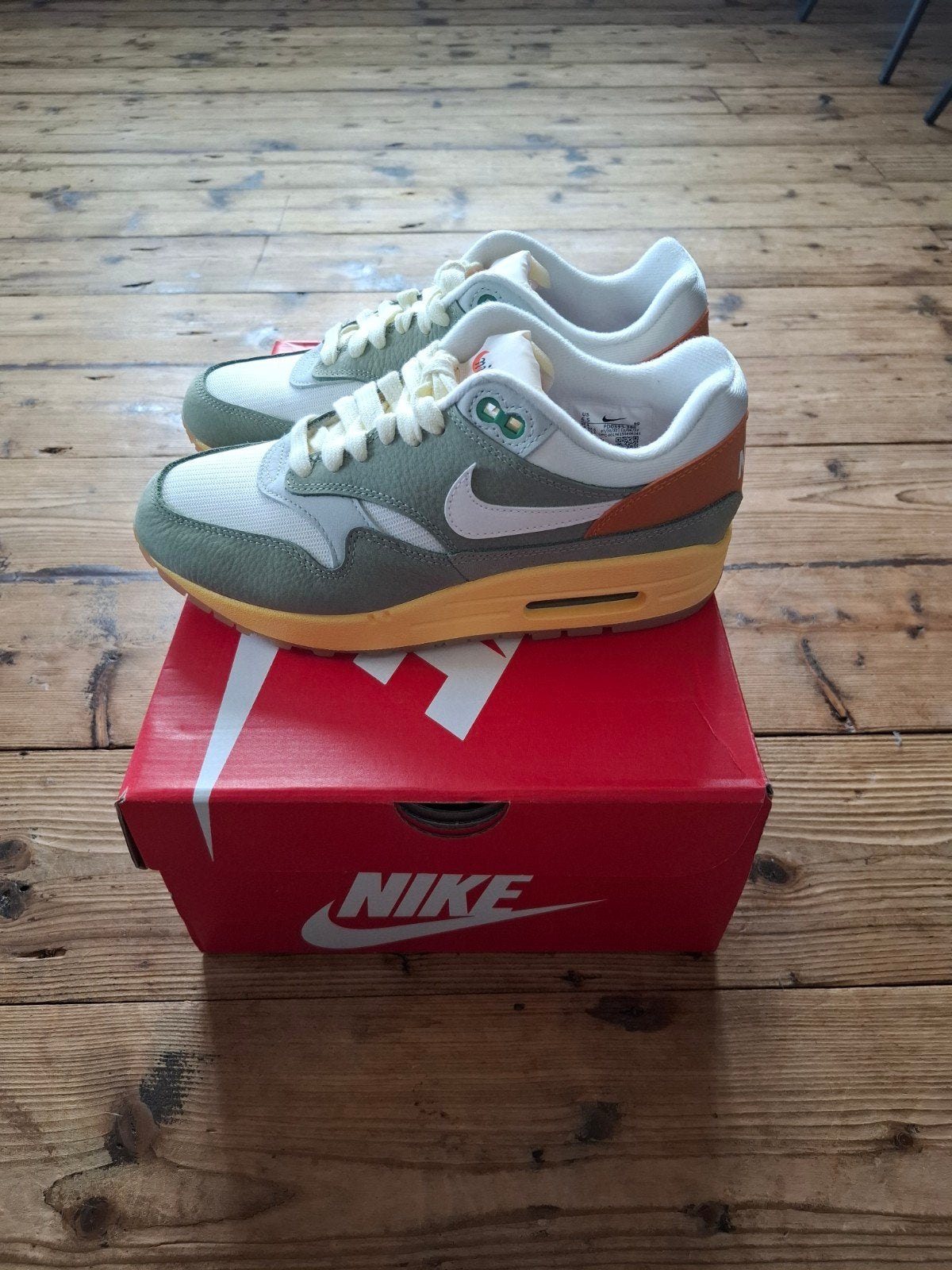 Nike Air Max 1 Design By Japan Maat 37.5, Nike, Nieuw, Ophalen of Verzenden, Sneakers of Gympen