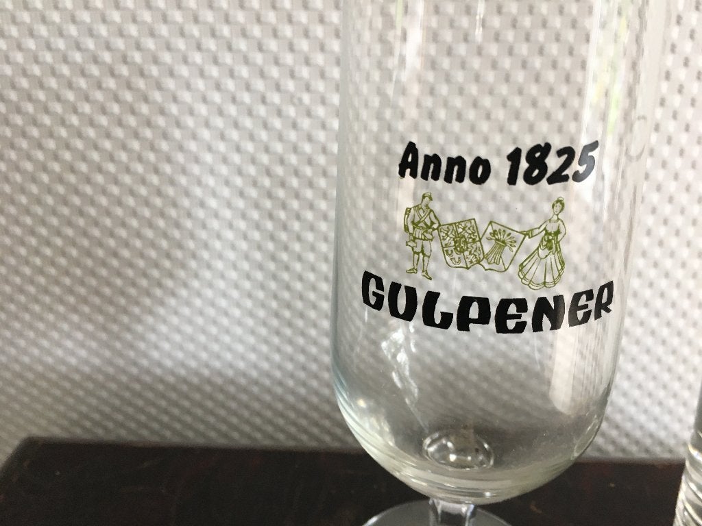 bierglas op voet Gulpener brouwerij van vroeger, Verzenden, Zo goed als nieuw, Glas of Glazen, Gulpener