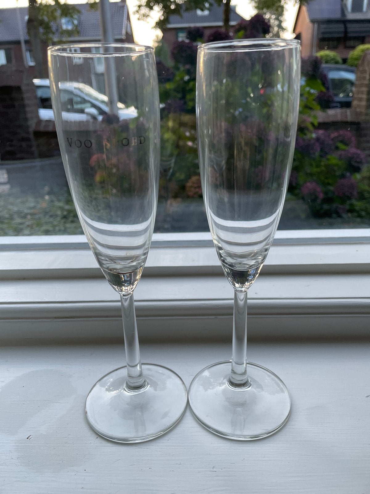 GRATIS 2 Prosecco glazen met 'Voorspoed' opdruk, Ophalen, Gebruikt, Glas