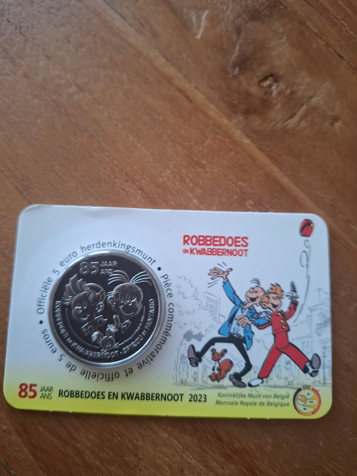 Officiële 5 euro herdenkingsmunt Robbedoes en Kwabbernoot, Ophalen of Verzenden, Metaal, Losse munt