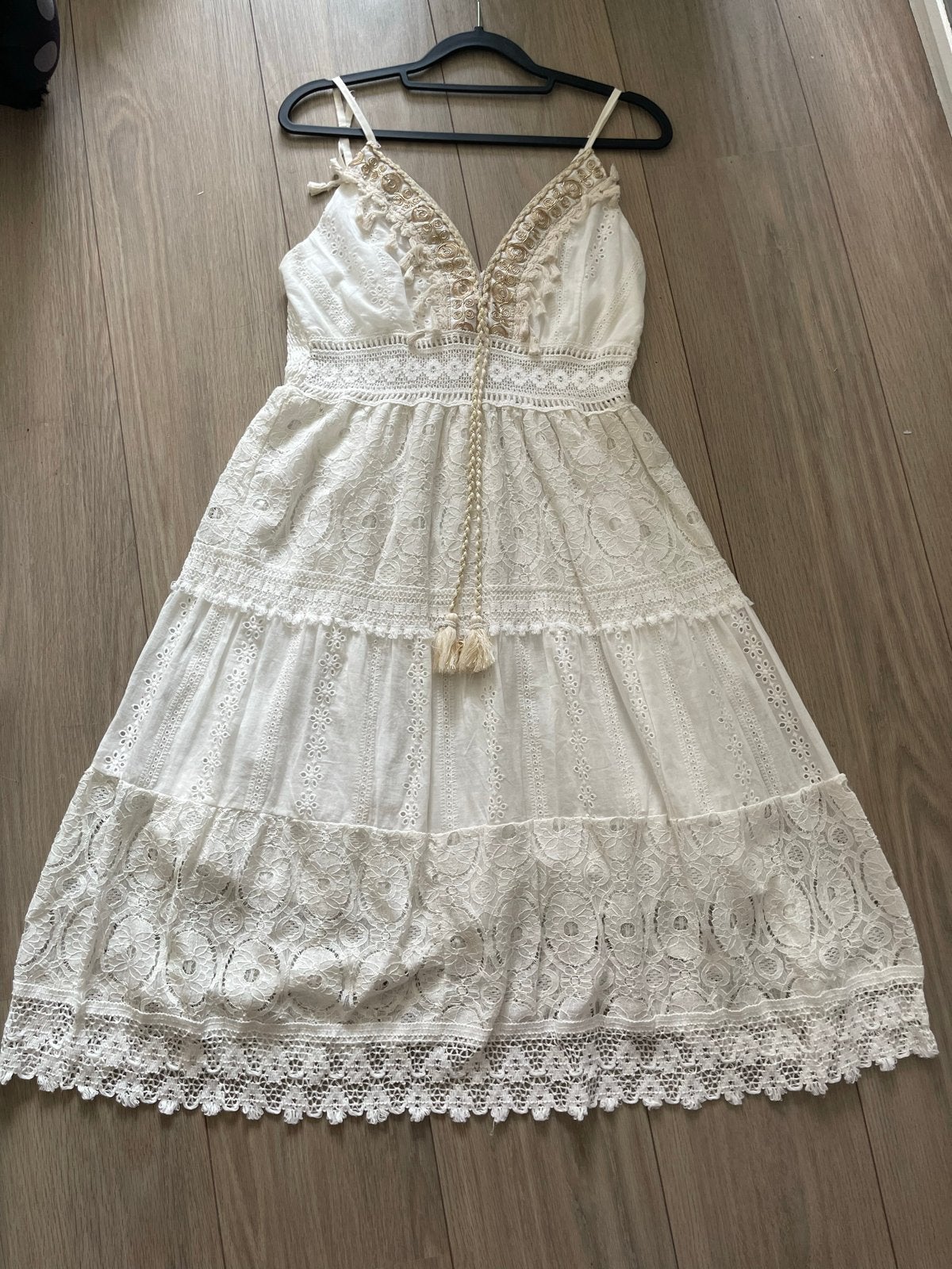Zomerjurk met schelpjes en kraaltjes, verstelbare bandjes, Kleding | Dames, Maat 38/40 (M), Wit, Ophalen of Verzenden, Knielengte