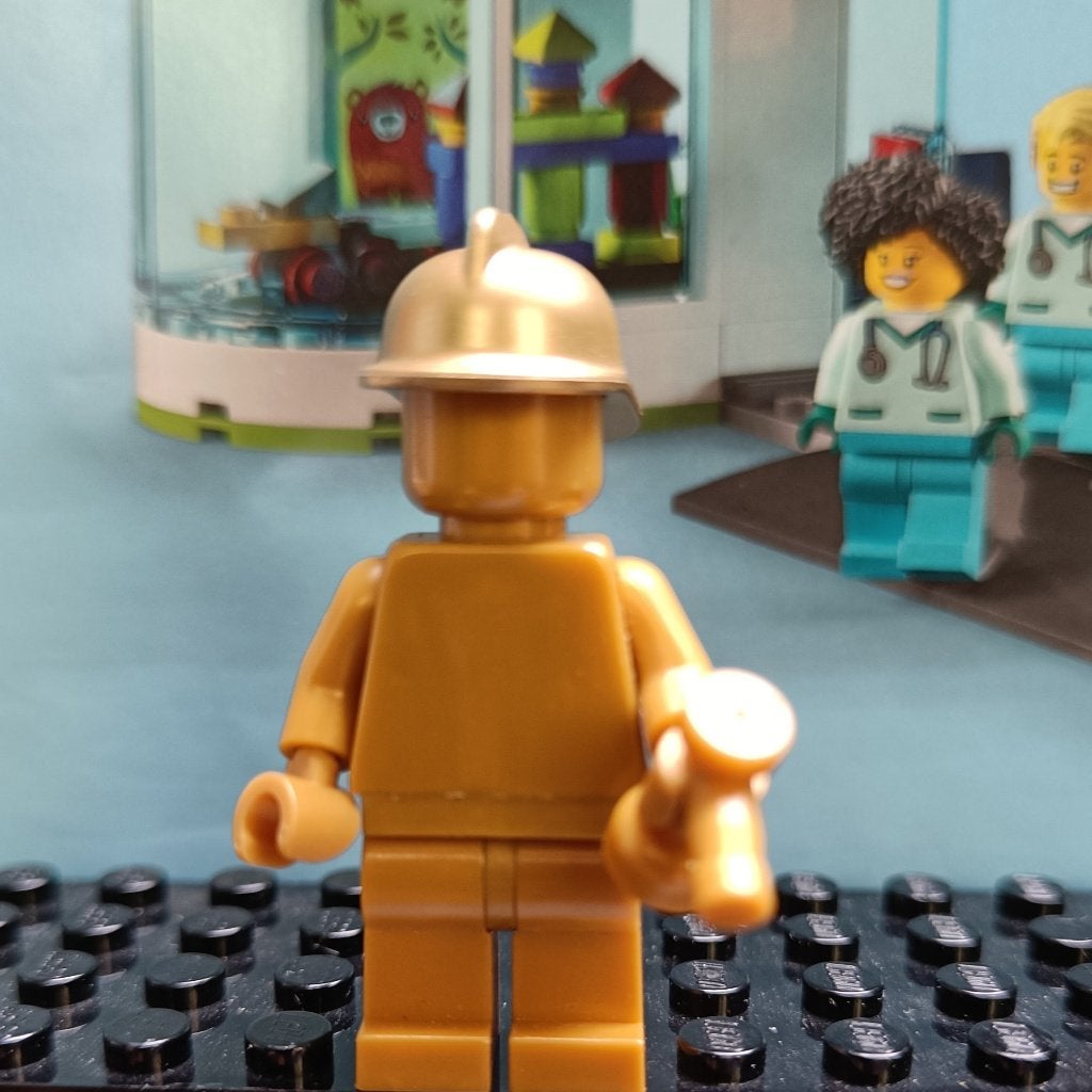 Lego Minifiguur Statue Pearl Gold met Metallic Gold Brand, Gebruikt, Overige thema's, Lego, Ophalen of Verzenden