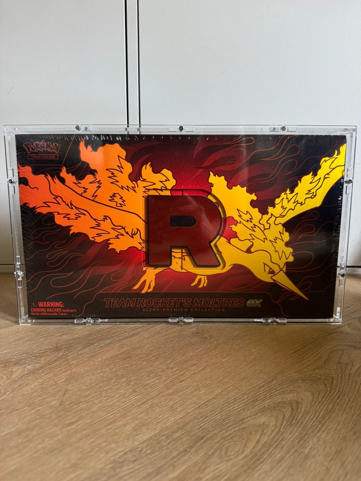 NIEUW: Pokémon Team Rocket’s Moltres ex UPC + Acryl, Ophalen, Nieuw, Overige typen