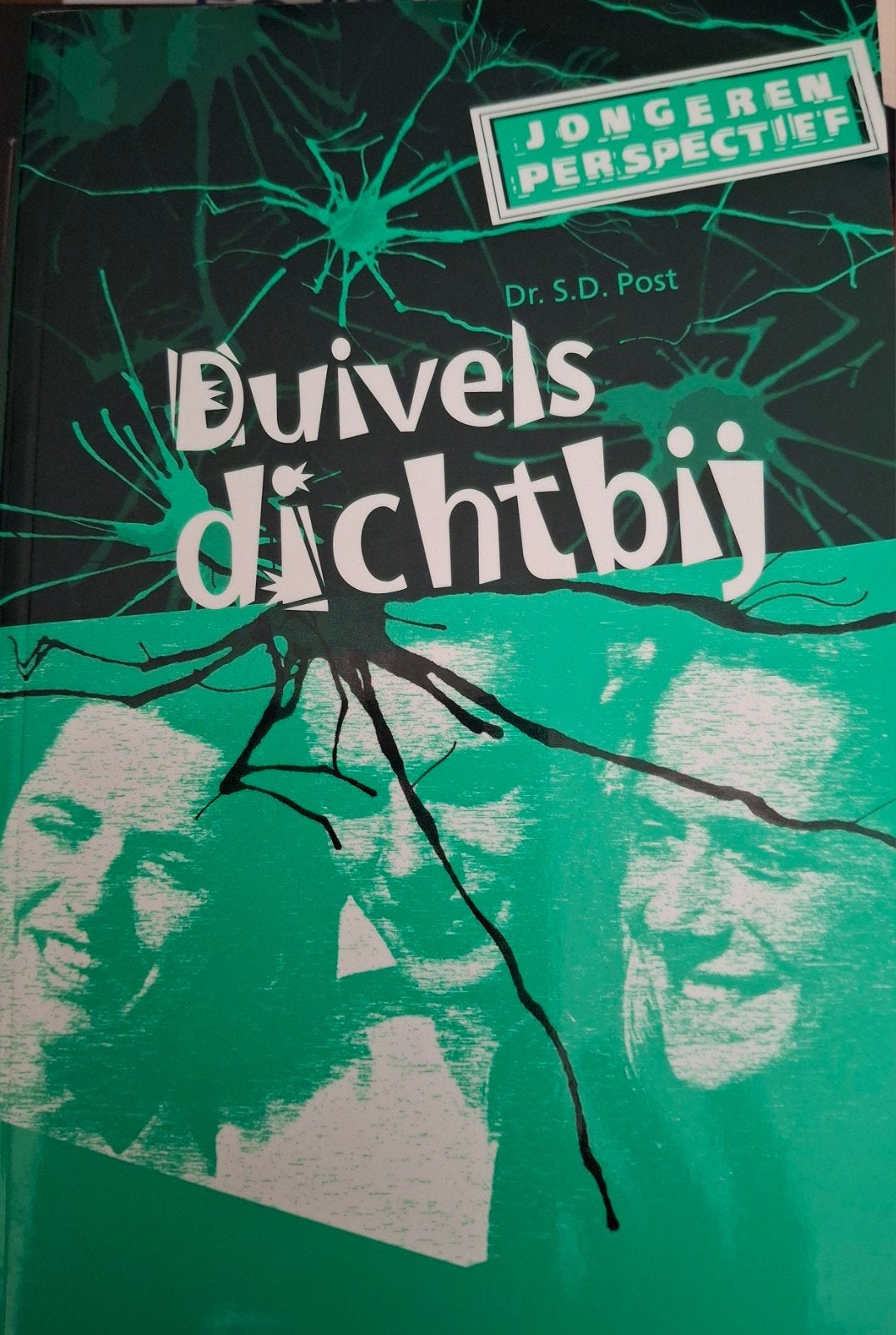 S.D. Post - Duivels dichtbij, Ophalen of Verzenden, Zo goed als nieuw, S.D. Post