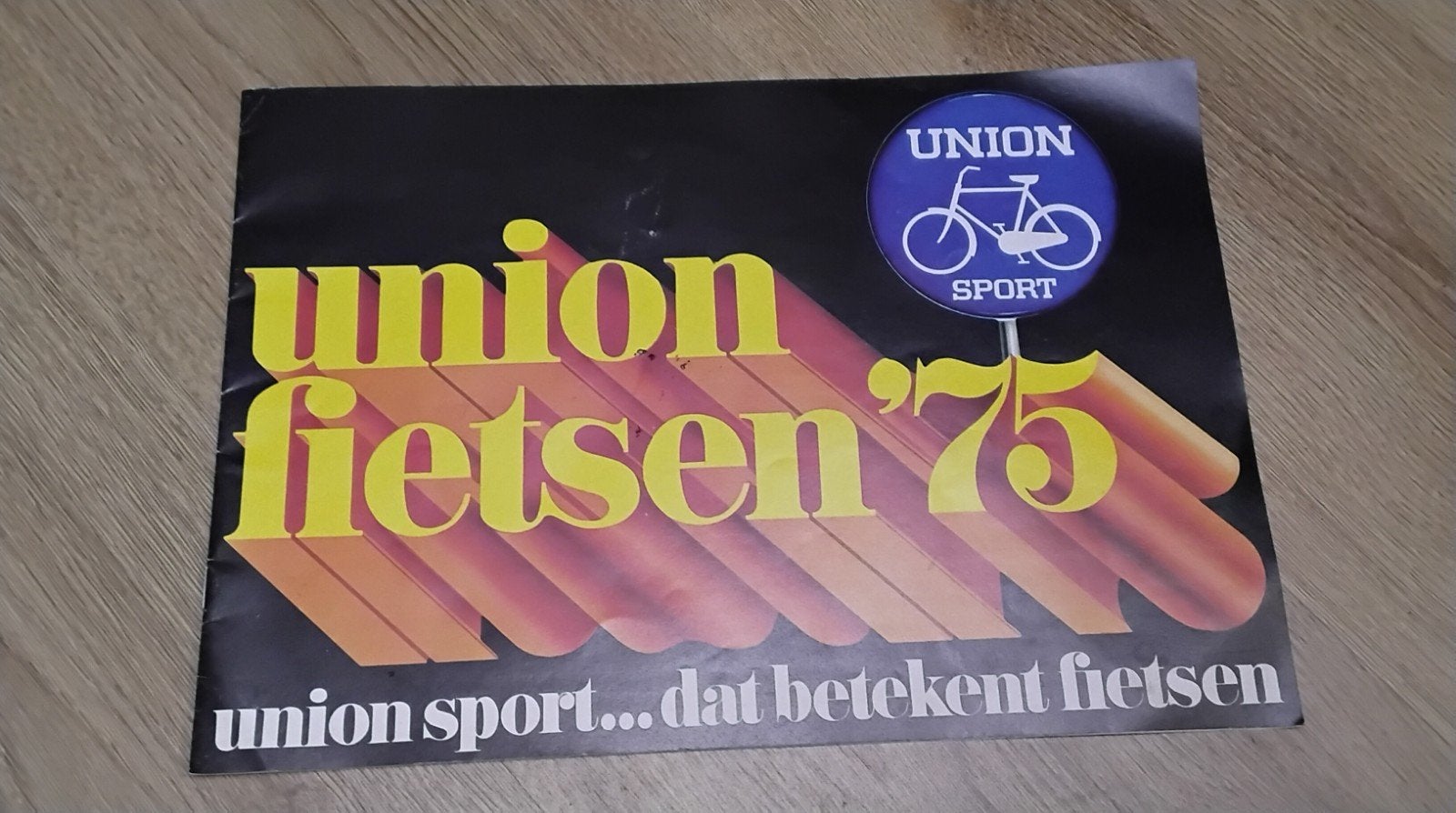 PRACHTIGE FULL COLOR FOLDER VAN UNION FIETSEN 1975, Ophalen of Verzenden