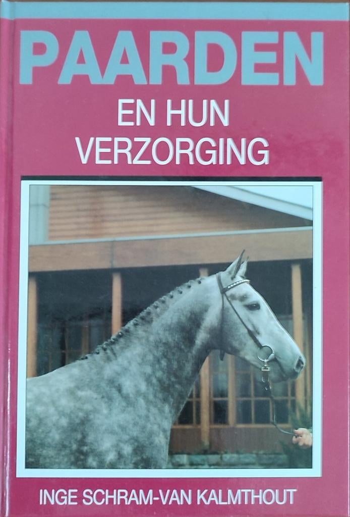 Paarden en hun verzorging - Inge Schram-van Kalmthout, Boeken, Hobby en Vrije tijd, Gelezen, Overige onderwerpen, Ophalen of Verzenden