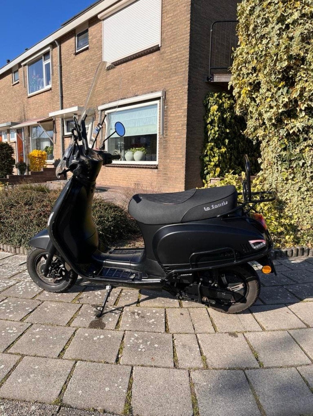 Elektrische scooter, mat zwart, lage km stand, Ophalen, Maximaal 45 km/u, Elektrisch, Zo goed als nieuw