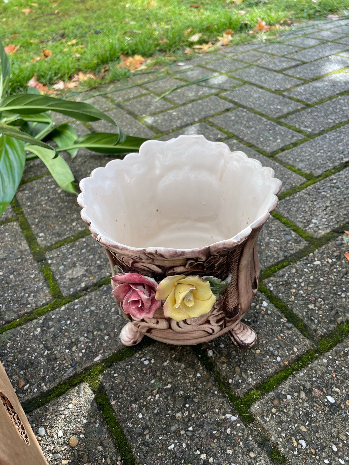 Vintage bloempot met rozen decoratie, Huis en Inrichting, Ophalen, Gebruikt, Steen/keramiek, Meerkleurig