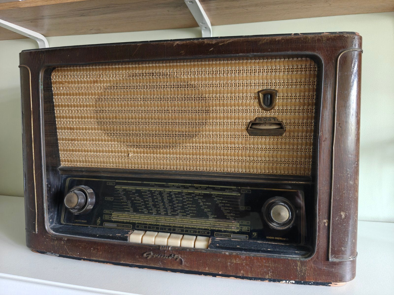 Radio van het merk Grundig, waarschijnlijk model 3041w, Ophalen, Gebruikt