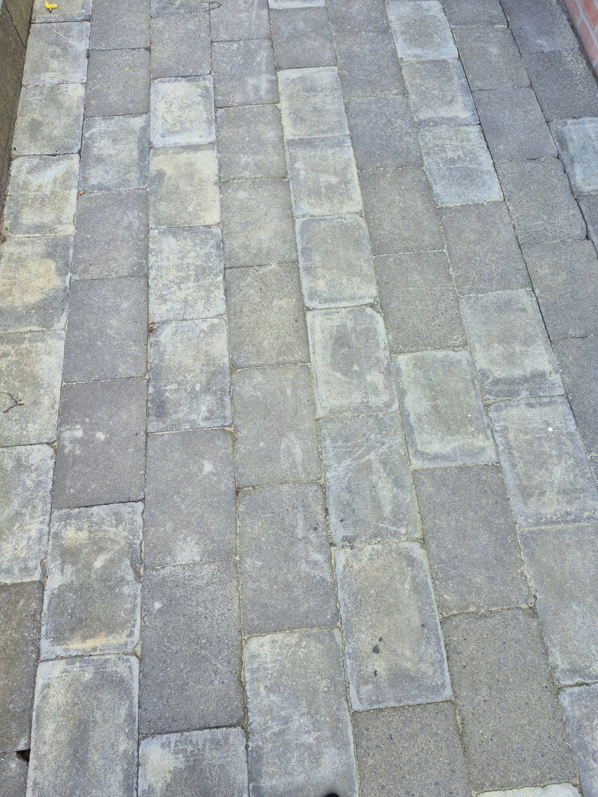 Gratis af te halen: Trommelsteen 20x30x6 Antraciet  10 m², Tuin en Terras, Gebruikt, Klinkers, Ophalen of Verzenden, 10 m² of meer