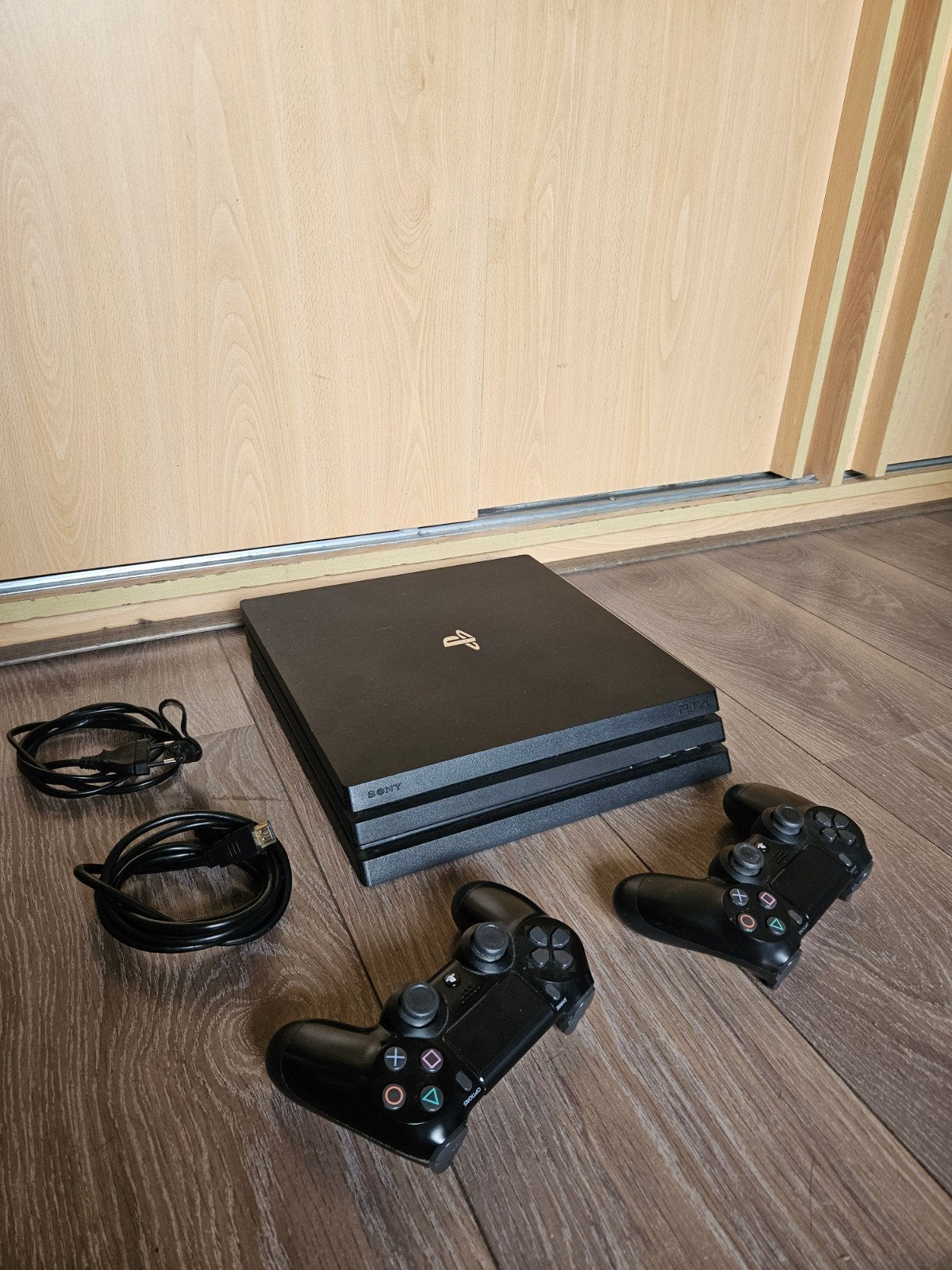 Playstation 4 pro met controllers, Ophalen of Verzenden, Zo goed als nieuw, Met 2 controllers