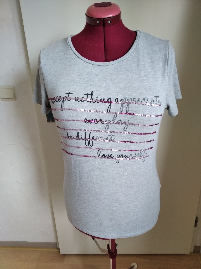 Grijs t-shirt, Geisha, maat 36/S ZGAN, Kleding | Dames, T-shirts, Geisha, Ophalen of Verzenden, Zo goed als nieuw, Korte mouw