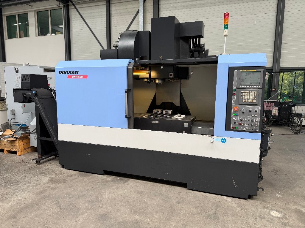 Bewerkingscentrum DOOSAN DNM 500, Gebruikt, 1000 mm of meer, Ophalen of Verzenden, Freesbank