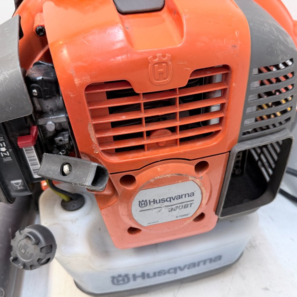 Husqvarna 360BT Benzine Rugbladblazer, Stihl, Gebruikt, Support@stihl.com, Tihl Inc., 536 Viking Dr, Virginia Beach, 
VA 23452
USA