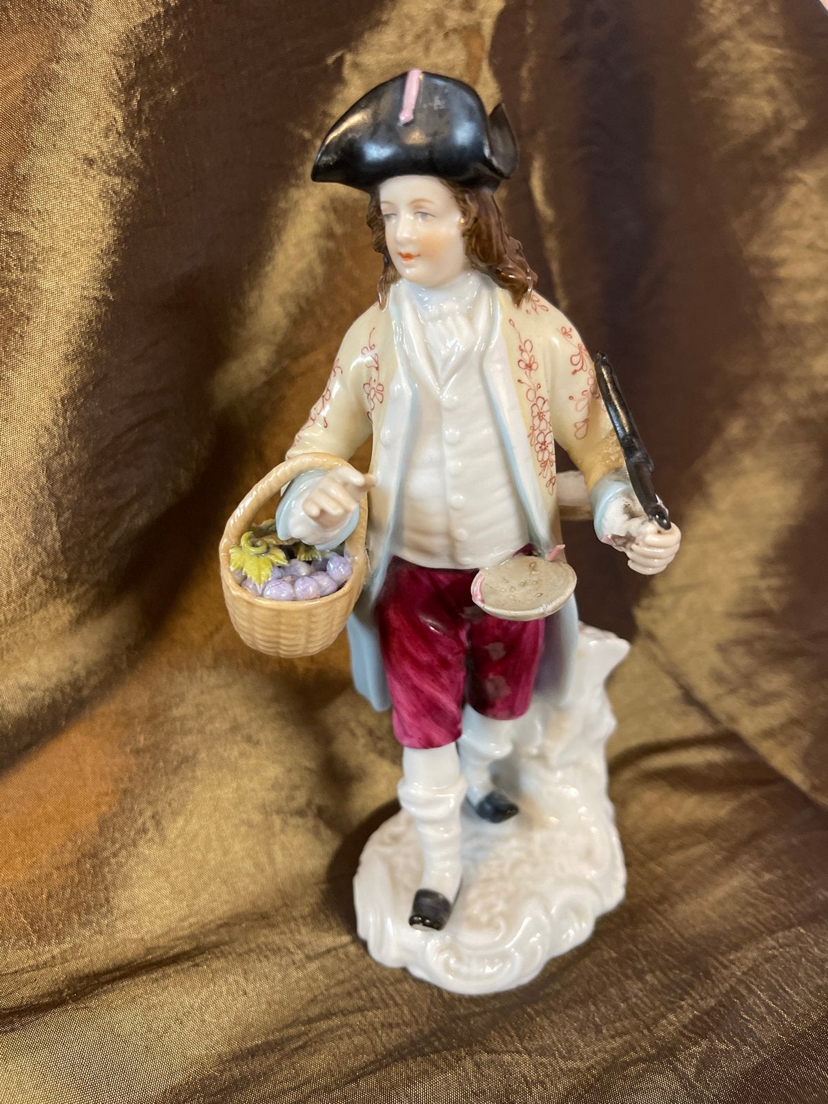 Antiek Meissen porseleinen beeldje - Druivenplukker, Antiek en Kunst, Ophalen of Verzenden