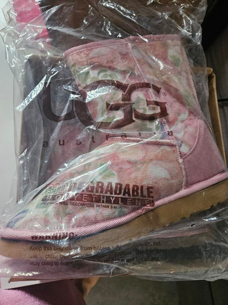 Nieuwe UGGs in doos - Maat 40, UGG, Lage of Enkellaarzen, Nieuw, Ophalen of Verzenden