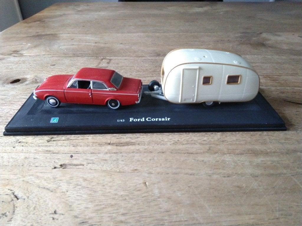 Ford Corsair rood modelauto 1:43 met SMV 12-caravan., Ophalen of Verzenden, Gebruikt, Auto, Overige merken