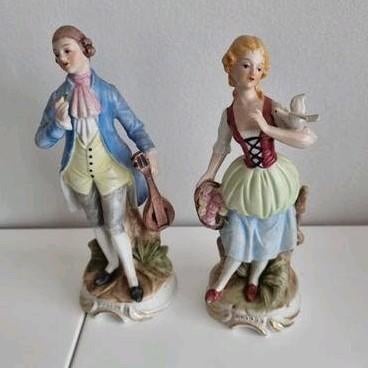 Vintage beeldjes: Man en vrouw in traditionele kleding, Ophalen of Verzenden, Gebruikt, Mens