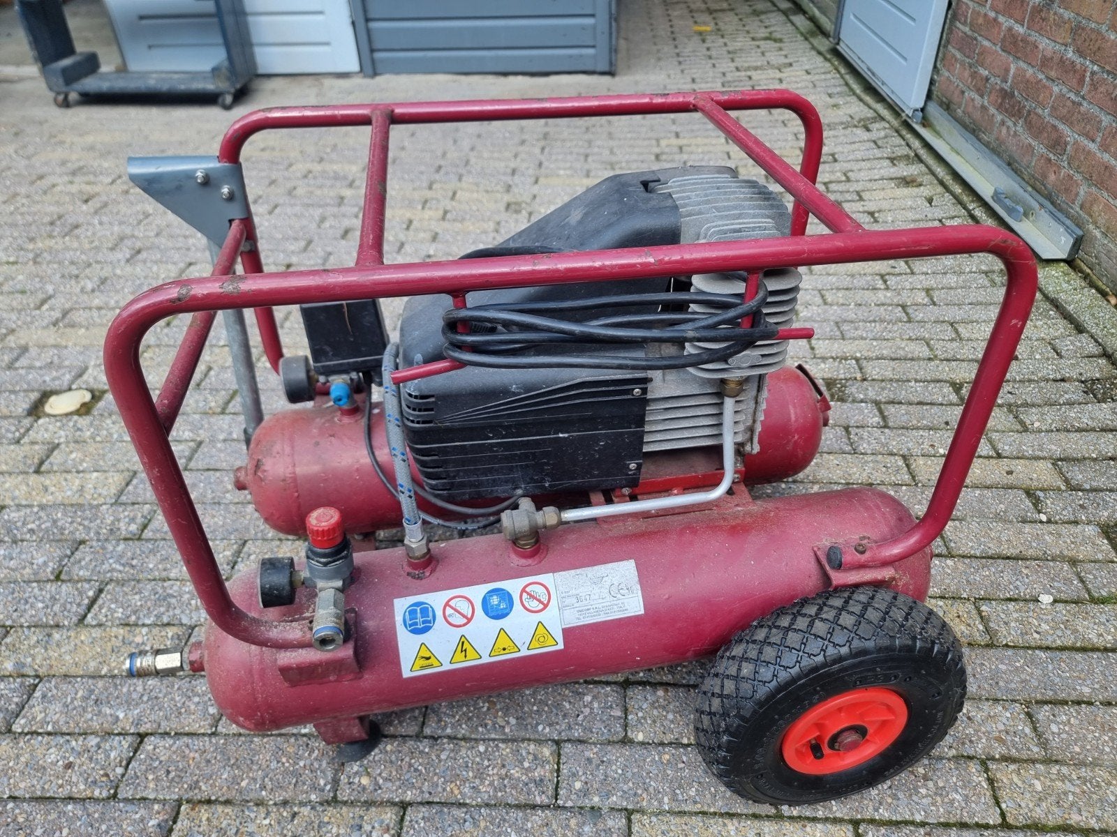 Freemark Compressor F260-2X10 - Mobiele Compressor, Ophalen, Gebruikt, 6 tot 10 bar, Minder dan 200 liter/min