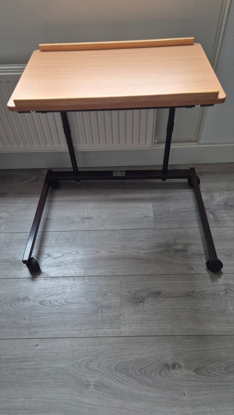 Verrijdbare laptoptafel / bijzettafel, Huis en Inrichting, Tafels | Bijzettafels, Ophalen, Gebruikt, 55 tot 75 cm, Modern