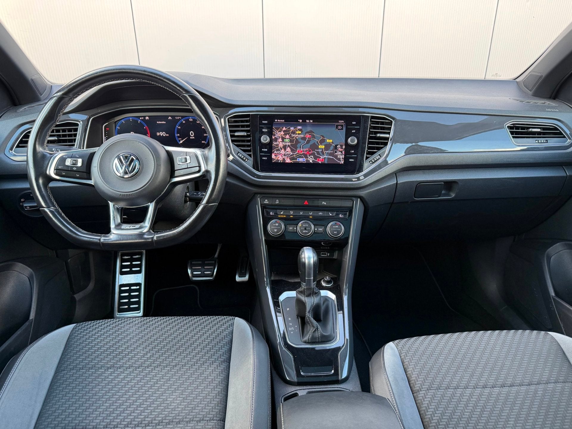 Volkswagen T-Roc 1.5 TSI Sport | 3x R-Line | Panoramadak | S, Auto's, Volkswagen, 4 cilinders, 150 pk, Leder en Stof, Wit