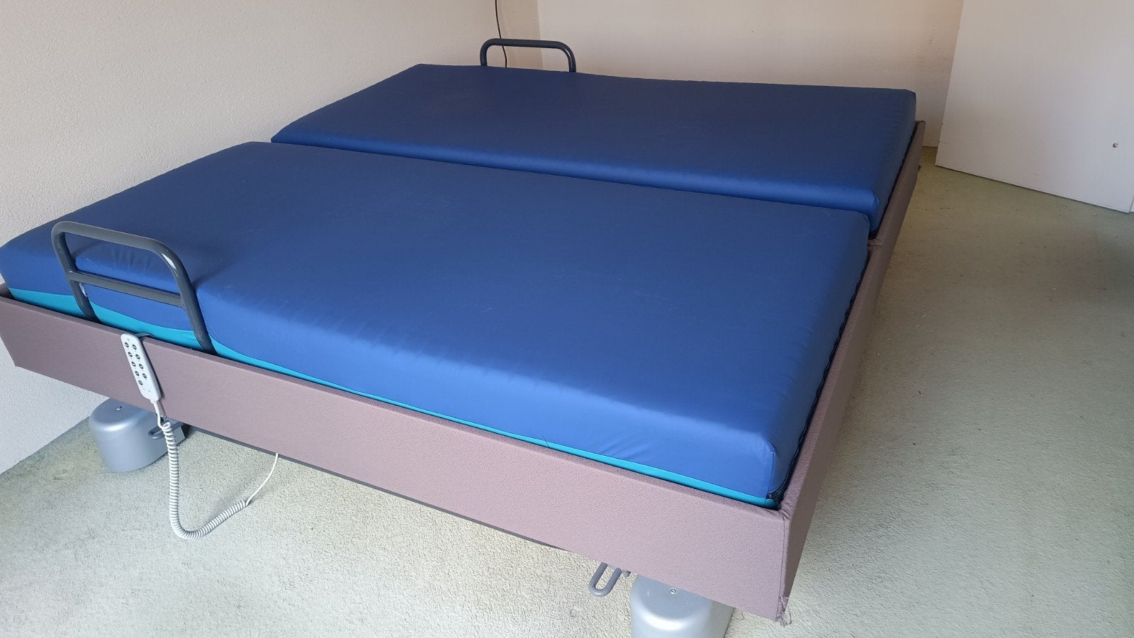 Lima Hoog Laag Bed 2x ZGAN 90x200cm in hoogte verstelbaar., Ophalen, Verstelbaar, 90 cm, Bruin