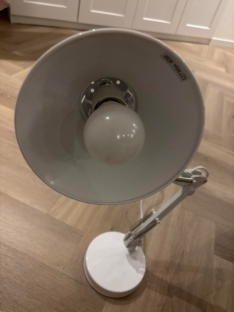 Jysk verstelbare tafellamp / bureaulamp wit, Ophalen, Gebruikt, Metaal, 50 tot 75 cm