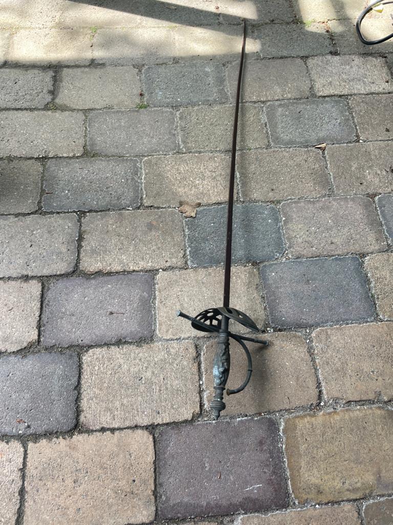 Antiek degen/zwaard met gedetailleerd handvat, Ophalen