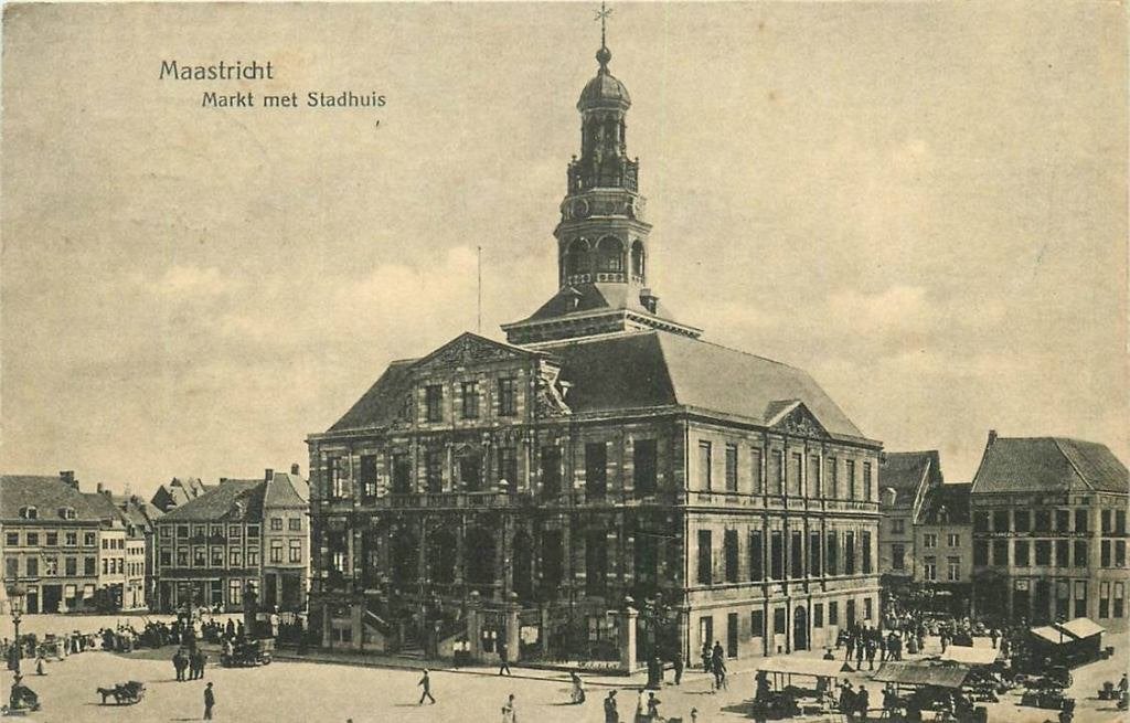 388-492-015 Maastricht  Markt met Stadhuis, Verzenden, Voor 1920, Limburg