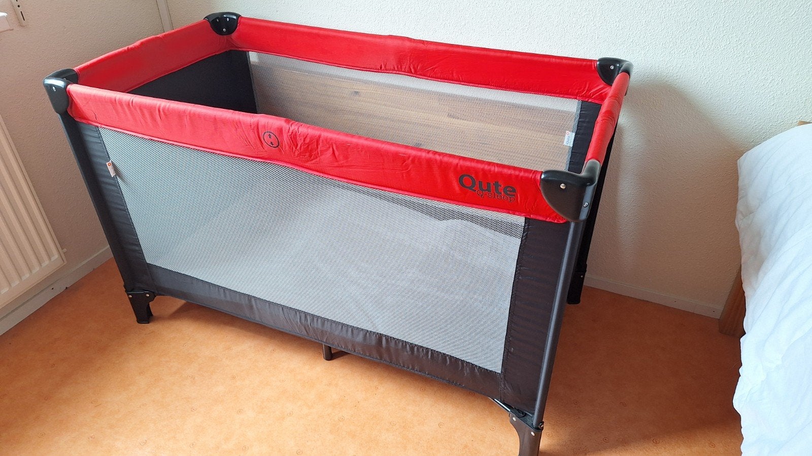 Camping bedje Qute Q-sleep, Kinderen en Baby's, Boxen, Ophalen, Zo goed als nieuw