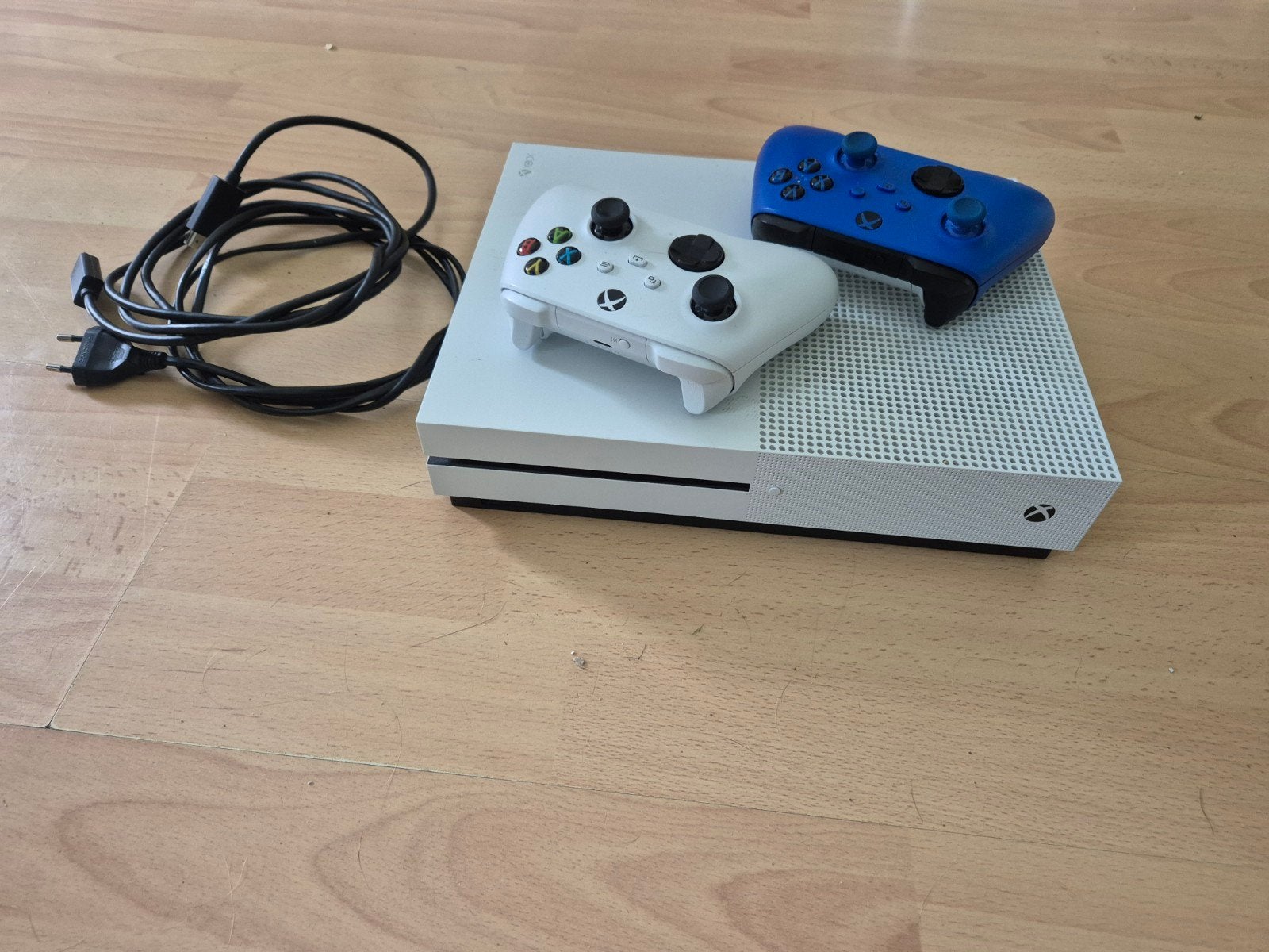 Xbox one S wit, Spelcomputers en Games, Spelcomputers | Xbox One, Gebruikt, 1 TB, Met 2 controllers, Ophalen