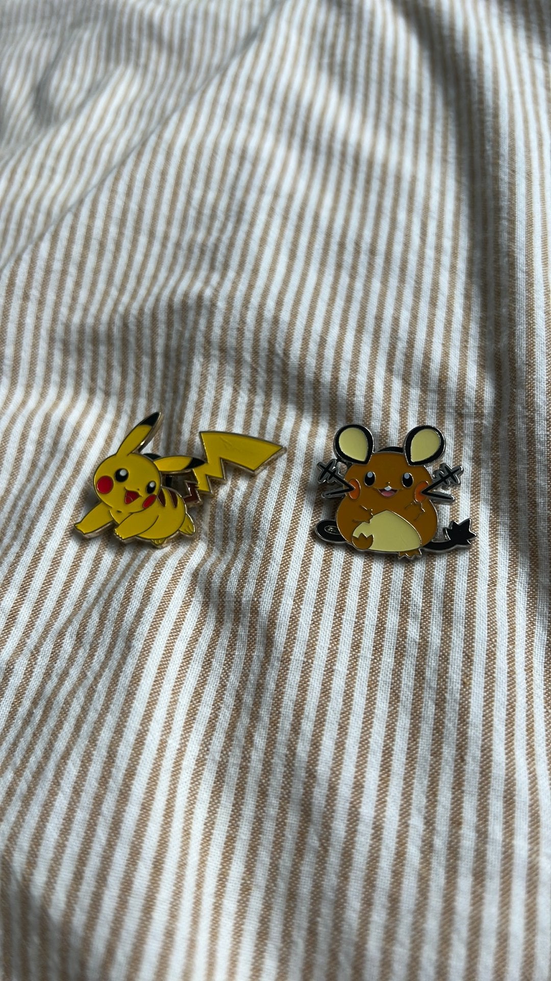 Pokemon pikachu en Dedenne pins, Verzamelen, Speldjes, Pins en Buttons, Ophalen of Verzenden, Nieuw, Overige onderwerpen, Speldje of Pin