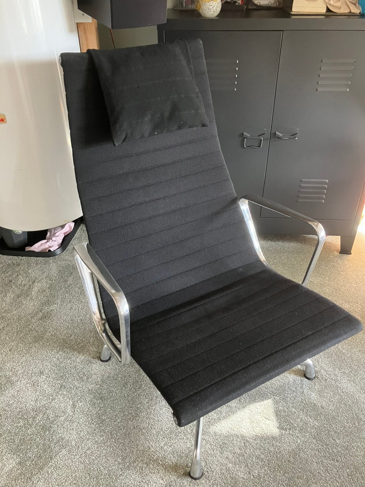 Vitra Eames EA124 zwart hopsak nette staat, goed werkend, Ophalen, Design klassieker, Gebruikt, Minder dan 75 cm