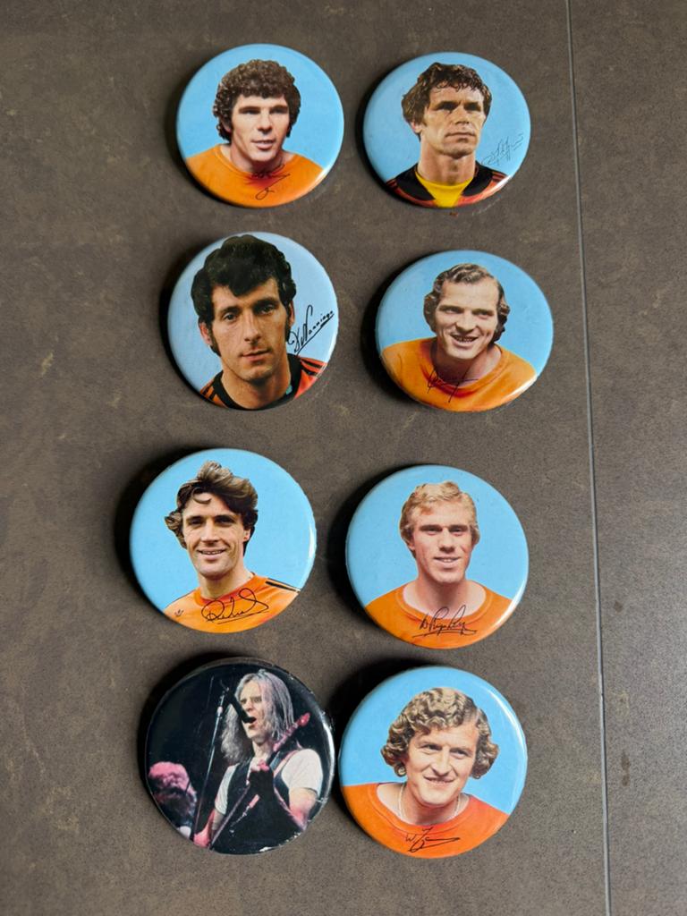 Vintage Oranje WK 1974 buttons Voetbal Legendes, Verzamelen, Speldjes, Pins en Buttons, Ophalen, Overige onderwerpen, Button