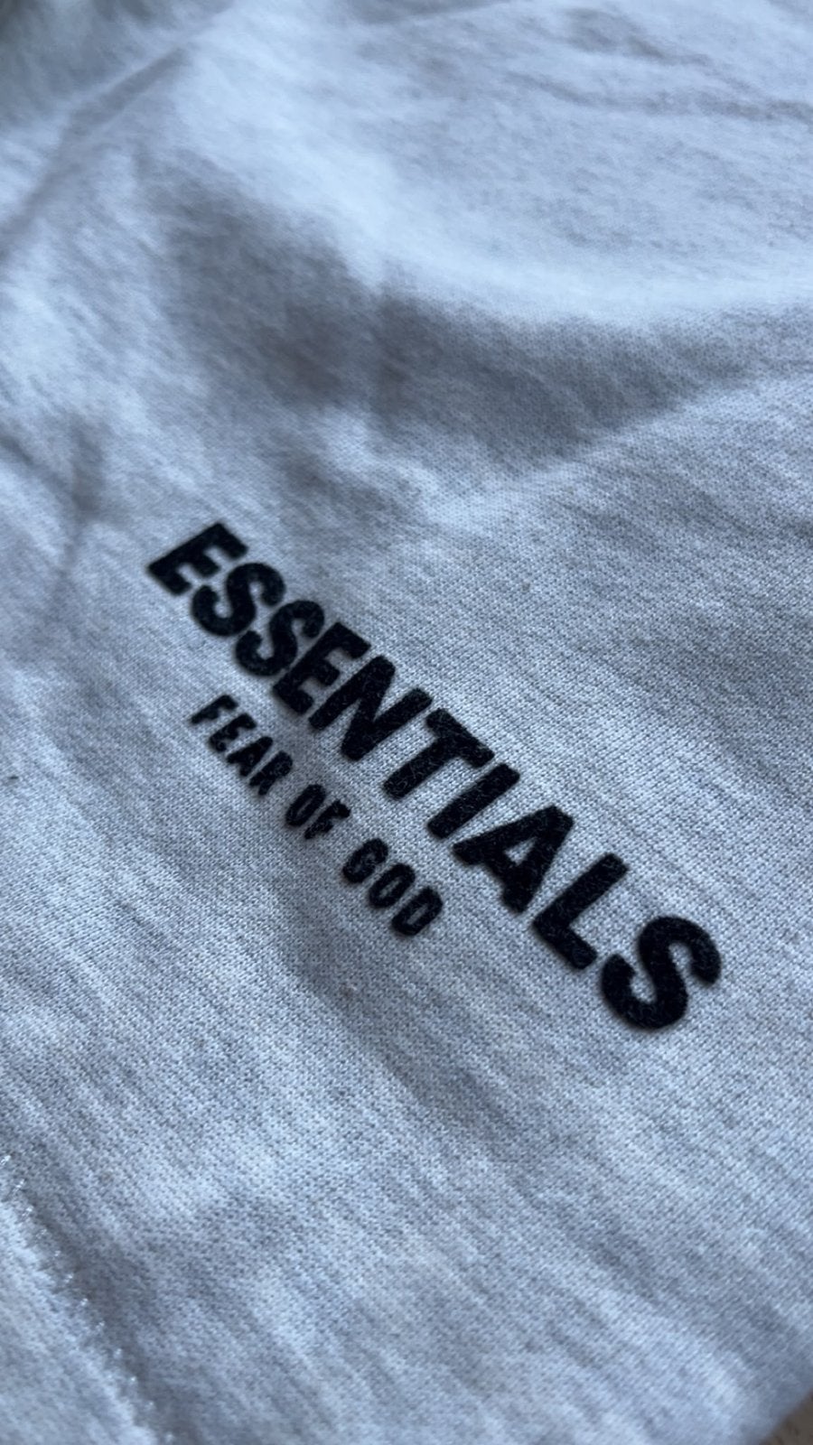 Essentials T-shirt en short set - Lichtgrijs S/M, Kleding | Heren, T-shirts, Ophalen of Verzenden, Zo goed als nieuw, Maat 46 (S) of kleiner