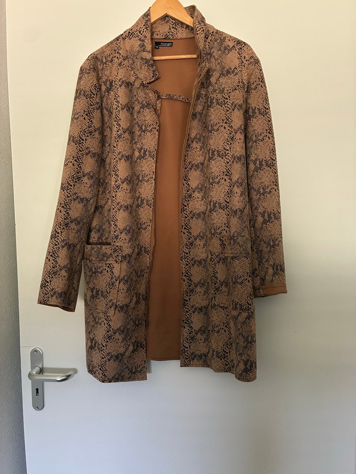 Norah Jasje/Blazer met Slangenprint - Maat 42, Ophalen of Verzenden, Zo goed als nieuw, Maat 42/44 (L), Bruin